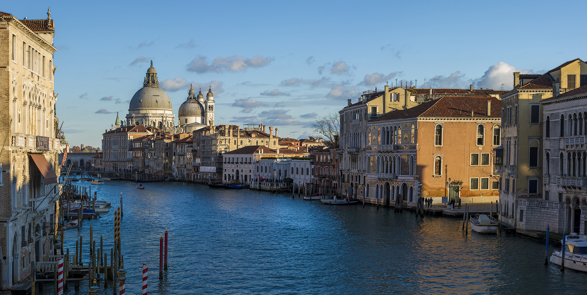 vista-de-venecia-desde-el-puente-de-la-academia