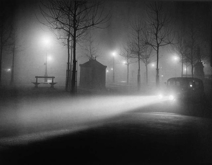 Fotografía nocturna con niebla. Brassaï.